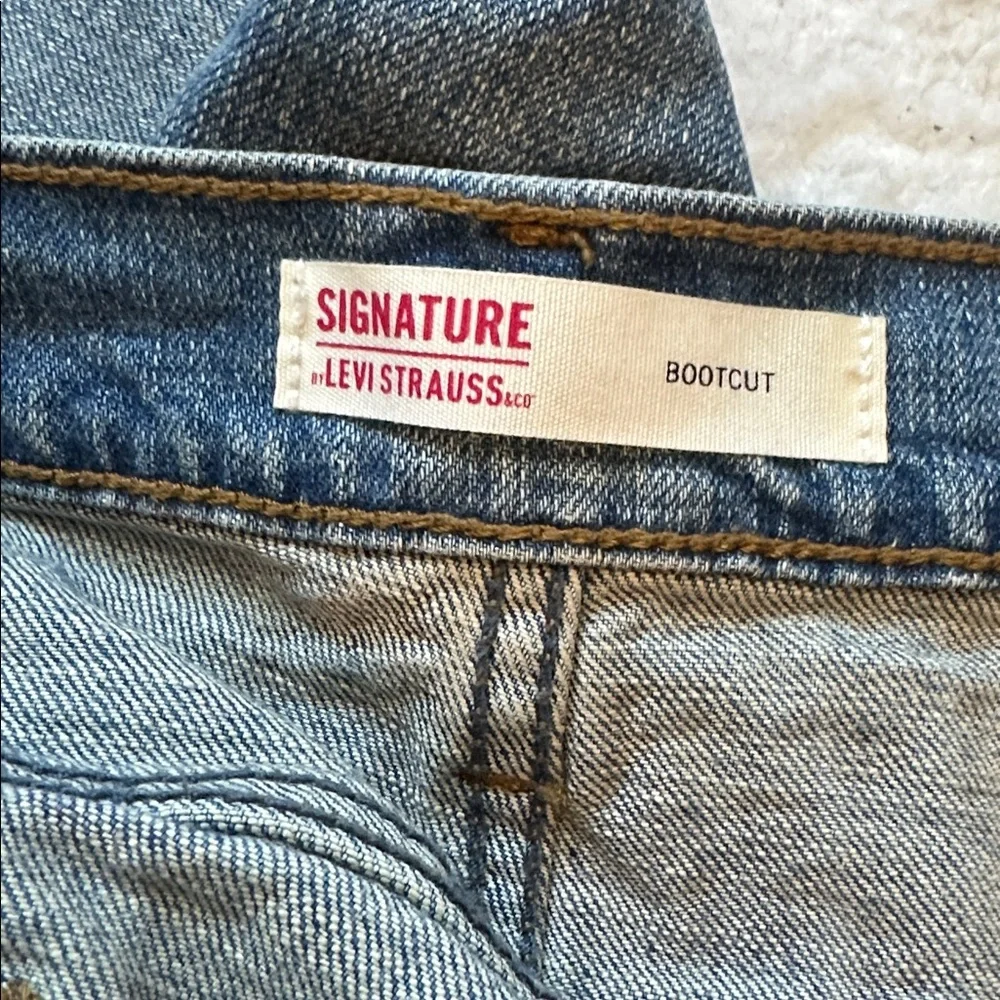 Signature by Levi Strauss bootcut silhouette